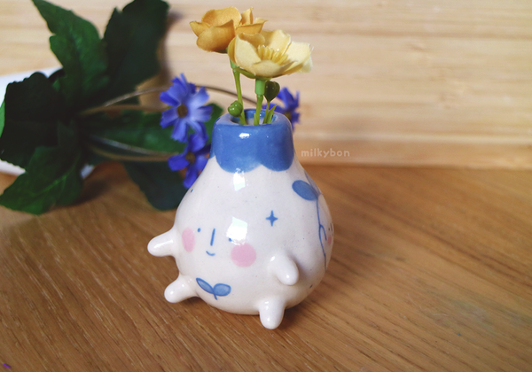 Blue Radish Potling Vase